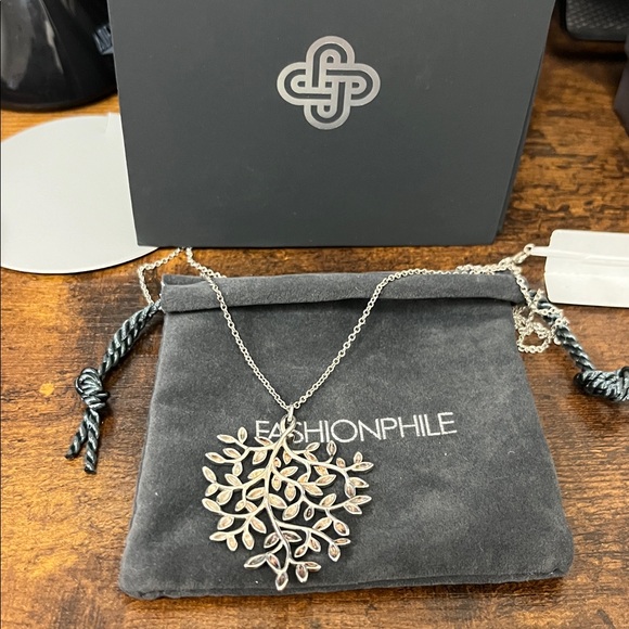 Tiffany & Co. Large Olive Leaf Pendant Necklace - Picture 5 of 5